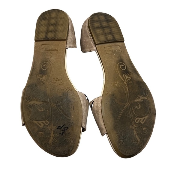 MADELINE Stuart Floral Embroidery Flats, Size 7.5 - Picture 7 of 11